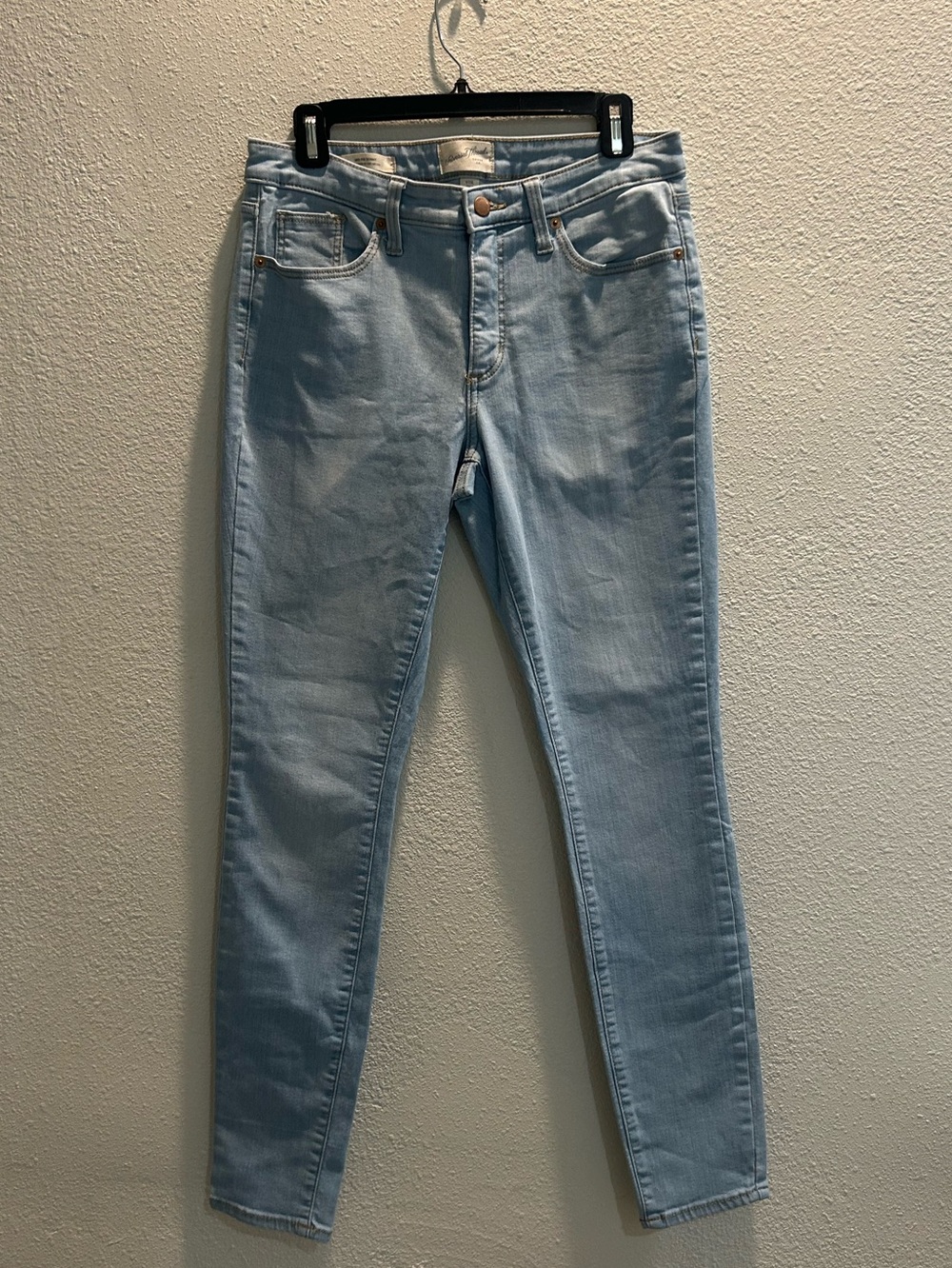 Universal Thread Light Wash Skinny Jeans in Pale Blue